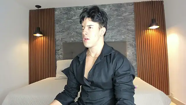 MaxCooper1 online show from October 13, 2025, 8:10 pm