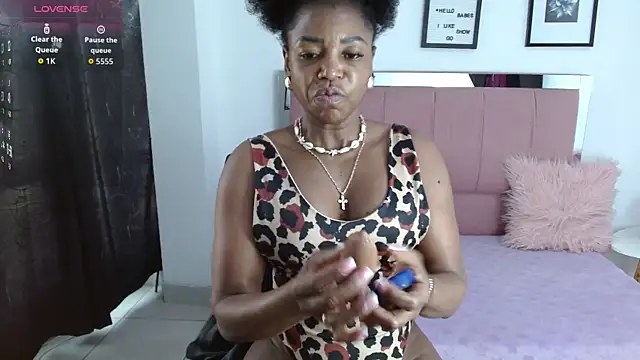 Snapshot of Lele_F_w chatting on November 19, 2025, 7:47 pm Lele F w online show from November 19, 2025, 7:47 pm