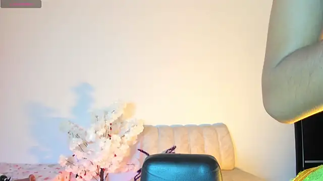 luxurykatty online show from October 29, 2025, 11:25 pm