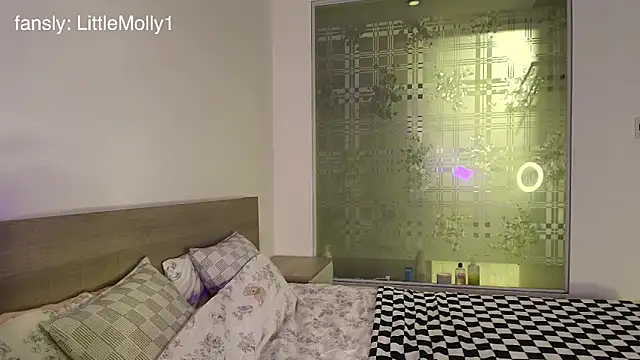 Snapshot of littlemolly11 chatting on October 2, 2025, 1:03 pm littlemolly11 online show from October 2, 2025, 1:03 pm