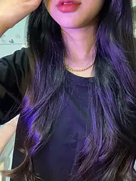 Snapshot of Sexlove_bb chatting on March 25, 2026, 12:33 am Sexlove bb online show from March 25, 2026, 12:33 am