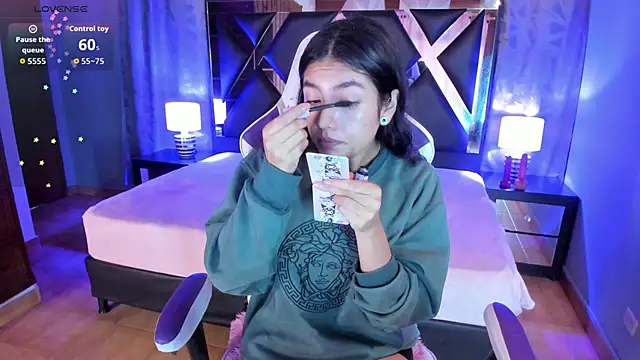 sweet-muse online show from November 22, 2025, 12:04 pm