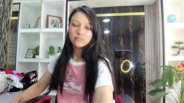 Sophie Calloway online show from October 29, 2025, 2:49 pm