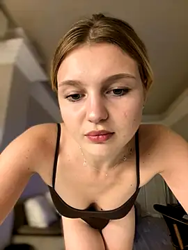 Emaline Fane online show from October 15, 2025, 5:32 pm