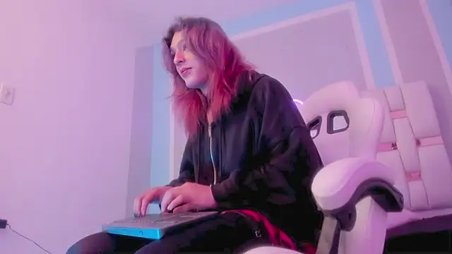 MilkWhore1 online show from January 7, 2026, 8:03 pm