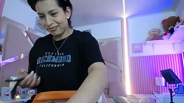 Mia garcia28 online show from October 15, 2025, 8:06 pm