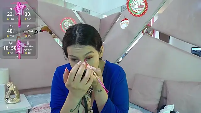 Mia garcia28 online show from December 5, 2025, 8:06 pm