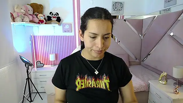 Mia garcia28 online show from January 9, 2026, 7:43 pm