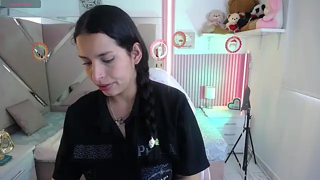 Mia garcia28 online show from December 4, 2025, 8:30 pm