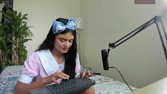 Snapshot of ikaweri chatting on November 3, 2025, 11:36 am ikaweri online show from November 3, 2025, 11:36 am