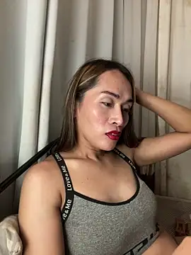 Snapshot of RomanticPearlTS chatting on March 4, 2026, 2:03 pm RomanticPearlTS online show from March 4, 2026, 2:03 pm