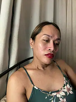 Snapshot of RomanticPearlTS chatting on March 15, 2026, 1:07 pm RomanticPearlTS online show from March 15, 2026, 1:07 pm