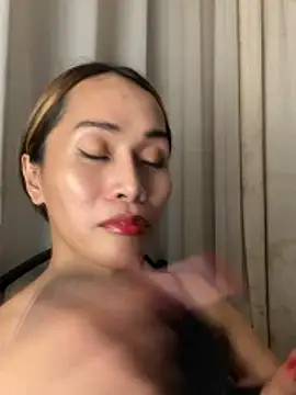 Snapshot of RomanticPearlTS chatting on February 27, 2026, 2:06 pm RomanticPearlTS online show from February 27, 2026, 2:06 pm