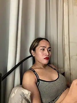 Snapshot of RomanticPearlTS chatting on March 8, 2026, 2:20 pm RomanticPearlTS online show from March 8, 2026, 2:20 pm