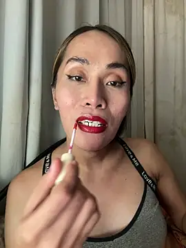 Snapshot of RomanticPearlTS chatting on March 7, 2026, 1:27 pm RomanticPearlTS online show from March 7, 2026, 1:27 pm