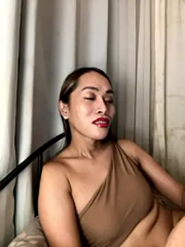 Snapshot of RomanticPearlTS chatting on March 16, 2026, 5:44 am RomanticPearlTS online show from March 16, 2026, 5:44 am