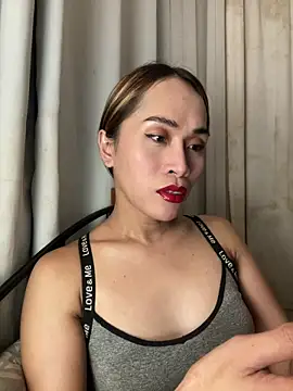 Snapshot of RomanticPearlTS chatting on February 28, 2026, 1:33 pm RomanticPearlTS online show from February 28, 2026, 1:33 pm