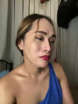 Snapshot of RomanticPearlTS chatting on April 2, 2026, 1:51 pm RomanticPearlTS online show from April 2, 2026, 1:51 pm