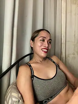 Snapshot of RomanticPearlTS chatting on March 8, 2026, 2:04 am RomanticPearlTS online show from March 8, 2026, 2:04 am