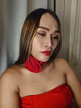 RomanticPearlTS online show from May 11, 2026, 12:45 am