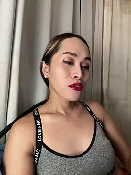 Snapshot of RomanticPearlTS chatting on March 25, 2026, 1:32 pm RomanticPearlTS online show from March 25, 2026, 1:32 pm