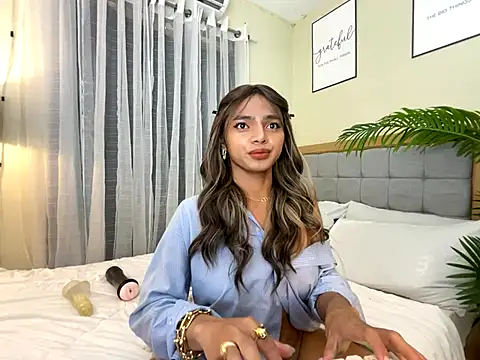 Snapshot of miss_glenda chatting on October 29, 2025, 11:14 pm miss glenda online show from October 29, 2025, 11:14 pm