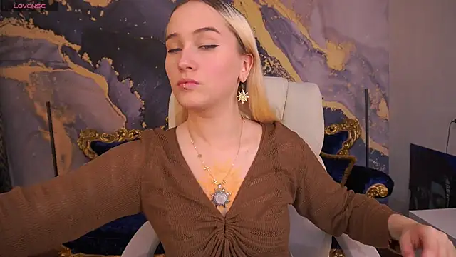 LilElfie online show from October 29, 2025, 8:19 pm