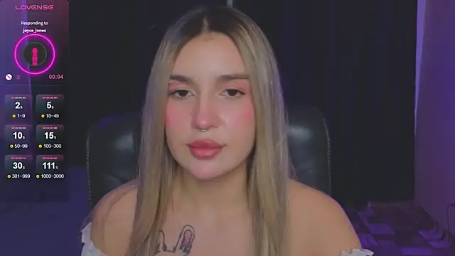 RoxyChill online show from October 14, 2025, 8:09 pm