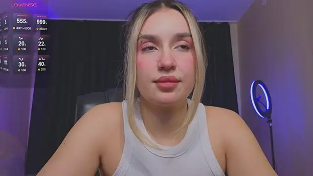 RoxyChill online show from October 16, 2025, 8:50 pm