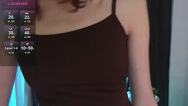 Snapshot of DebiHenks chatting on November 19, 2025, 5:02 pm DebiHenks online show from November 19, 2025, 5:02 pm