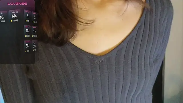 Snapshot of DebiHenks chatting on November 9, 2025, 5:06 pm DebiHenks online show from November 9, 2025, 5:06 pm