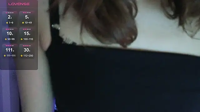 Snapshot of DebiHenks chatting on November 25, 2025, 5:02 pm DebiHenks online show from November 25, 2025, 5:02 pm