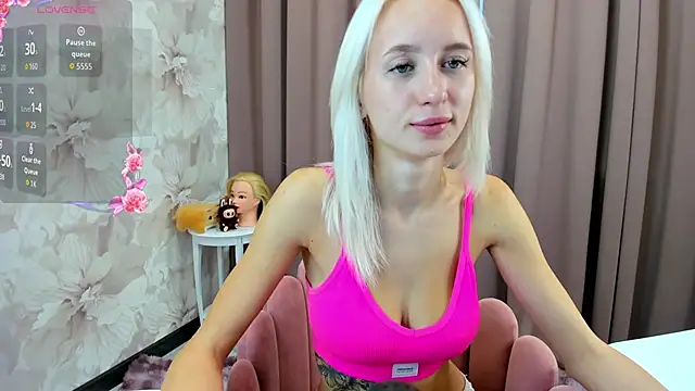 Snapshot of cute_luucy chatting on October 9, 2025, 10:49 am cute luucy online show from October 9, 2025, 10:49 am