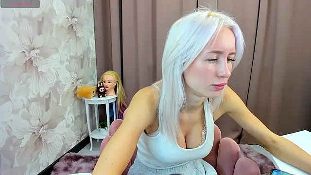 Snapshot of cute_luucy chatting on October 20, 2025, 3:08 am cute luucy online show from October 20, 2025, 3:08 am