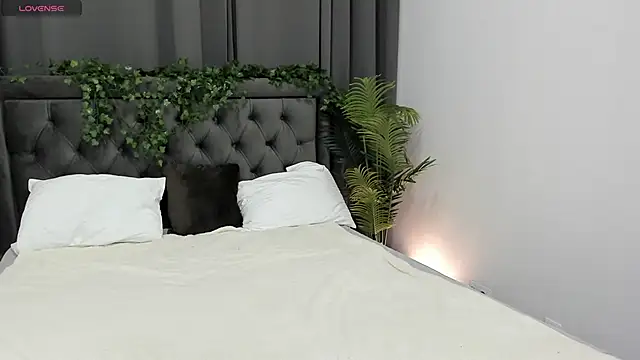 Snapshot of cute_luucy chatting on November 25, 2025, 2:45 am cute luucy online show from November 25, 2025, 2:45 am