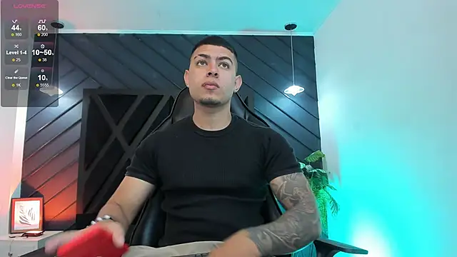 marco garciia  online show from December 2, 2025, 11:17 pm