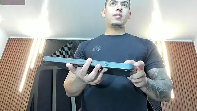 Snapshot of marco_garciia_ chatting on October 3, 2025, 11:06 pm marco garciia online show from October 3, 2025, 11:06 pm