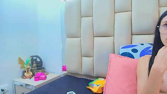 sweet amye online show from November 14, 2025, 8:01 pm