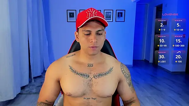 Nicolasmontoya16 online show from November 4, 2025, 3:54 am