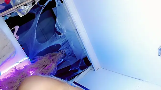 Snapshot of ravenous_charmer chatting on November 2, 2025, 8:30 am ravenous charmer online show from November 2, 2025, 8:30 am