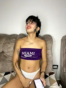 DayanaDG online show from October 19, 2025, 11:07 pm