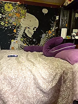 Snapshot of xXKnifeRiderXx chatting on September 10, 2025, 1:37 am xXKnifeRiderXx online show from September 10, 2025, 1:37 am