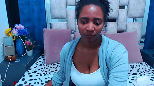 Snapshot of AmbarSmit chatting on September 15, 2025, 2:12 am AmbarSmit online show from September 15, 2025, 2:12 am