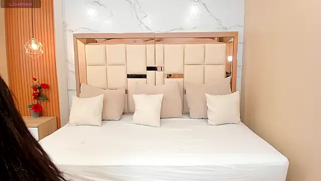 julieta rosee online show from October 9, 2025, 10:32 pm