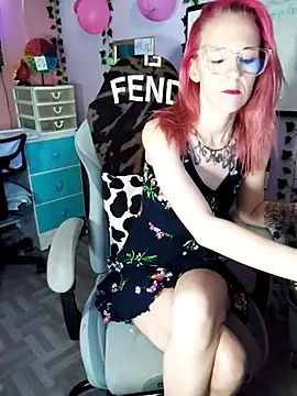 Purple2StayThnxx online show from October 31, 2025, 4:25 pm