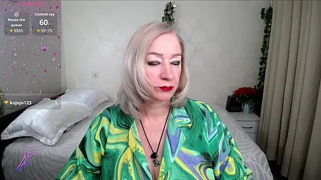 hunters woman online show from May 31, 2026, 4:35 pm