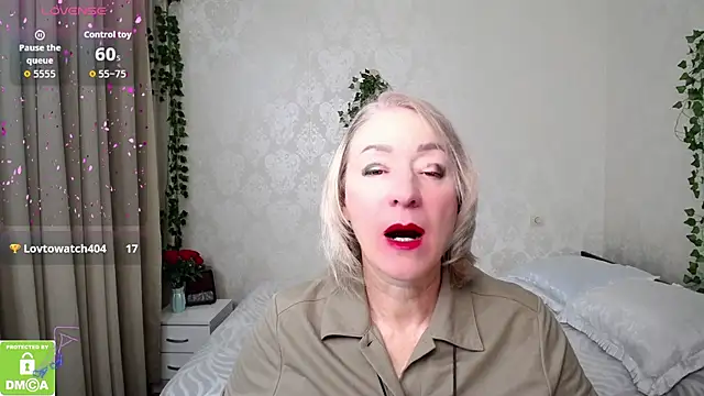 hunters woman online show from October 13, 2025, 1:12 pm