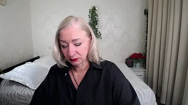 Snapshot of hunters_woman chatting on February 12, 2026, 5:02 pm hunters woman online show from February 12, 2026, 5:02 pm