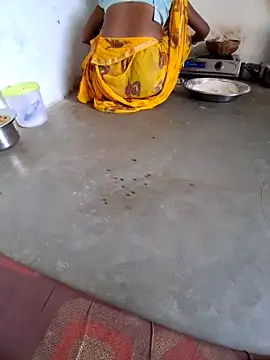 Snapshot of RAYI_Queen_3 chatting on November 7, 2025, 3:11 am RAYI Queen 3 online show from November 7, 2025, 3:11 am