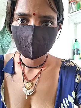 Snapshot of RAYI_Queen_3 chatting on November 6, 2025, 2:59 am RAYI Queen 3 online show from November 6, 2025, 2:59 am